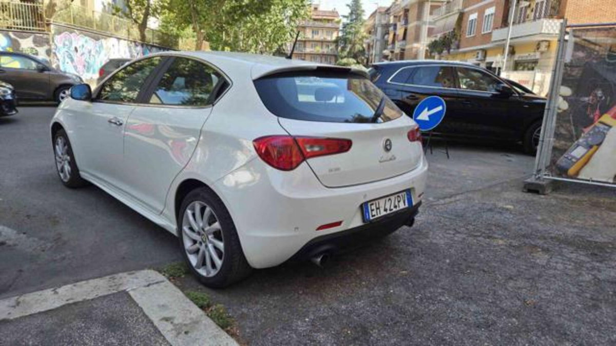 Alfa Romeo Giulietta 2.0 JTDm-2 Distinctive 170cv (5)
