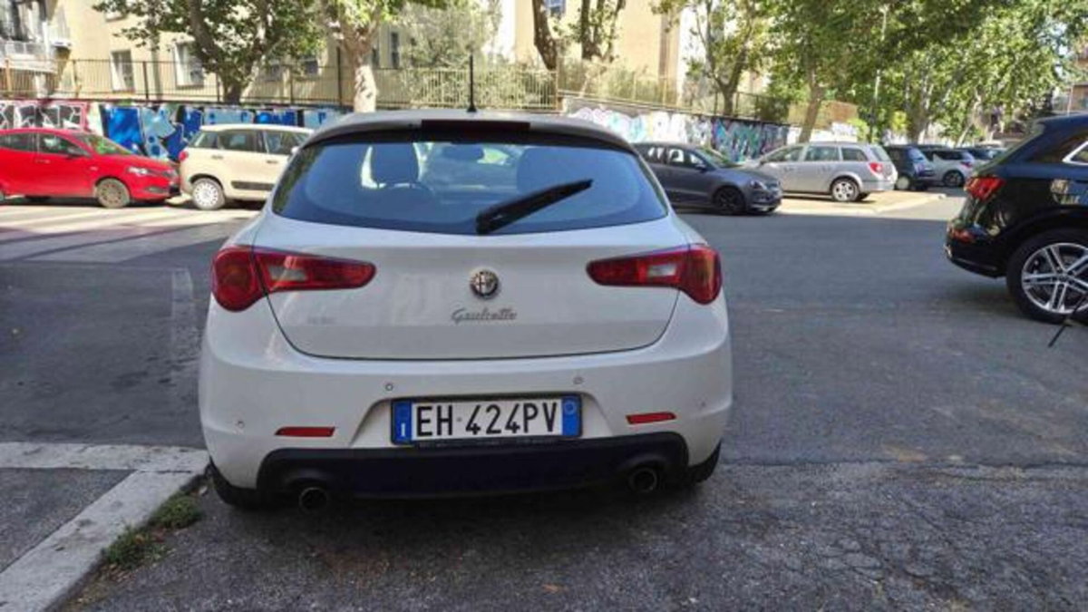 Alfa Romeo Giulietta 2.0 JTDm-2 Distinctive 170cv (6)
