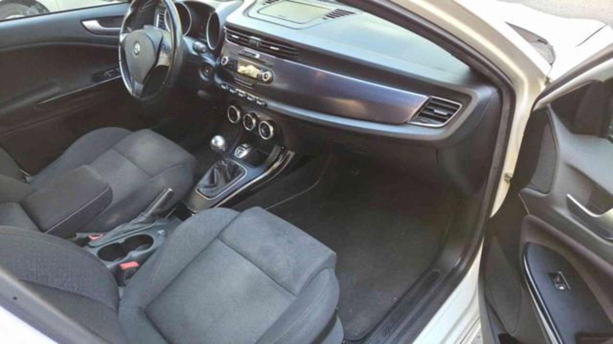Alfa Romeo Giulietta 2.0 JTDm-2 Distinctive 170cv (9)