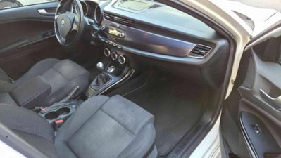 Alfa Romeo Giulietta 2.0 JTDm-2 Distinctive 170cv (9)
