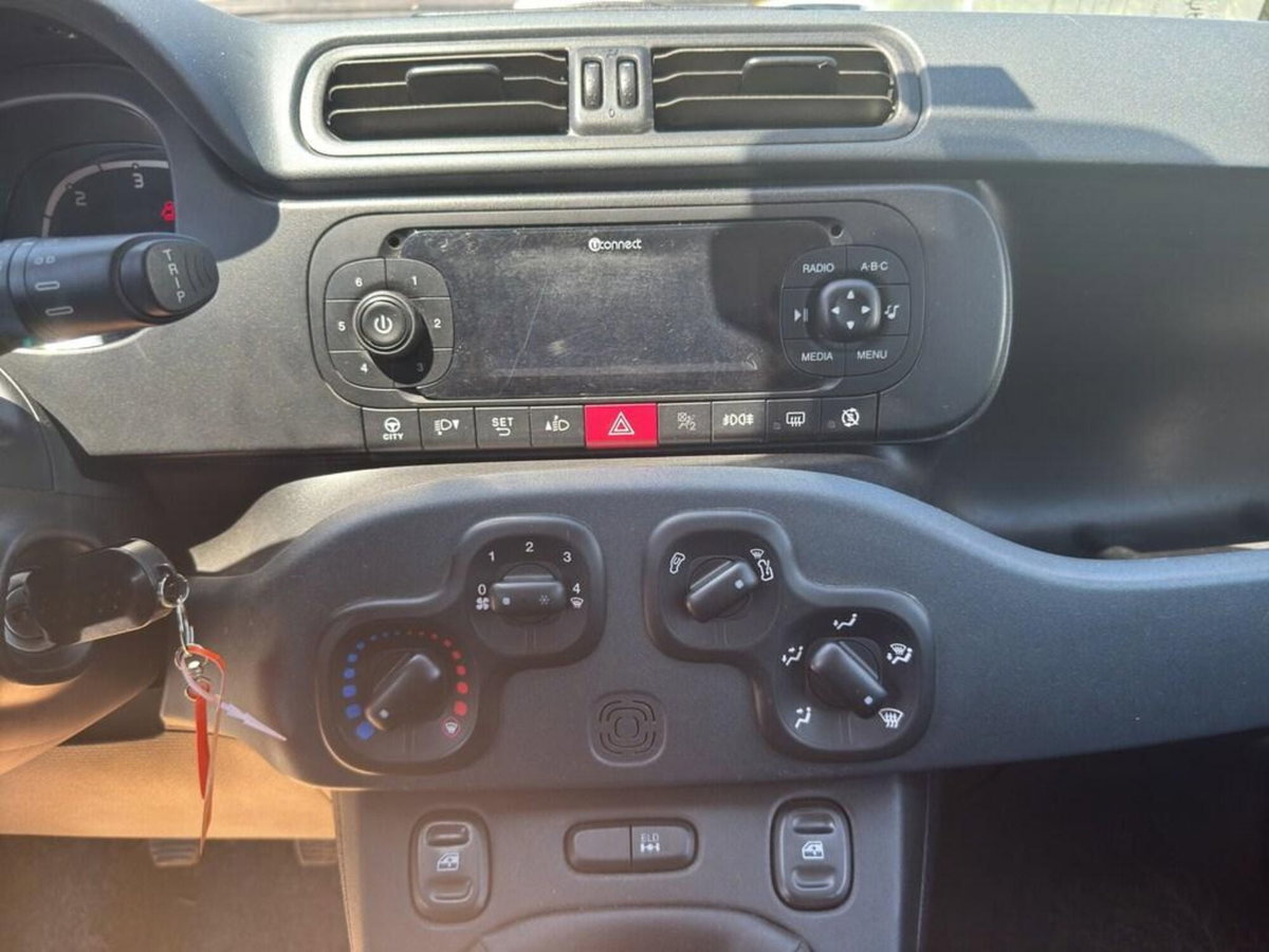 Fiat Panda 1.3 MJT 95 CV S&S 4x4 (12)