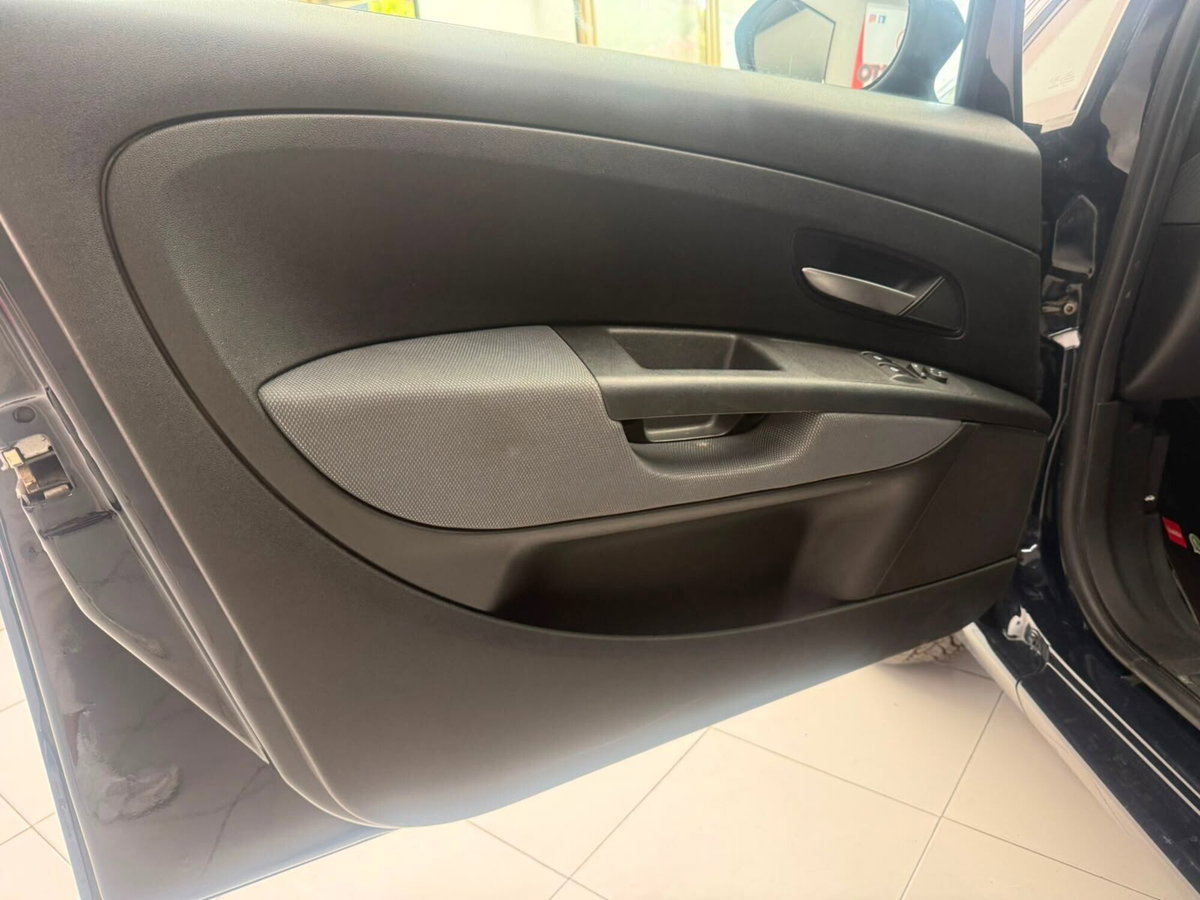 Fiat Grande Punto 1.3 MJT 90 CV 5 porte Dynamic (14)