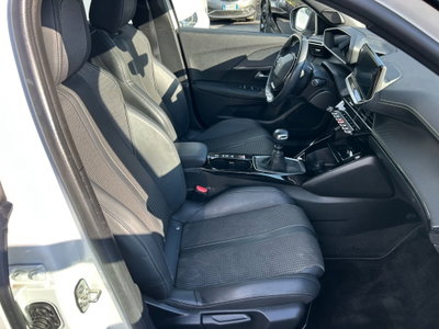 Peugeot 2008 PureTech 130 S&S GT (12)