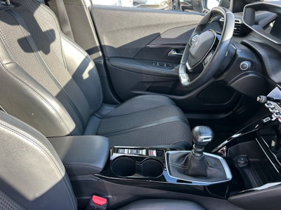 Peugeot 2008 PureTech 130 S&S GT (17)