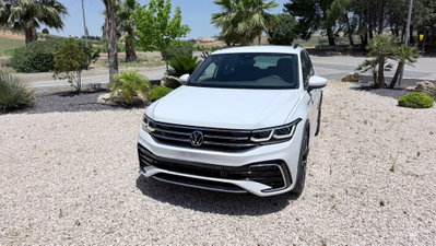 Volkswagen Tiguan 2.0 TDI 150 CV SCR DSG 4MOTION R-Line (2)