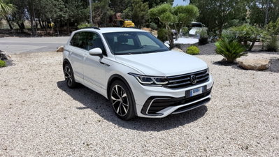 Volkswagen Tiguan 2.0 TDI 150 CV SCR DSG 4MOTION R-Line (4)