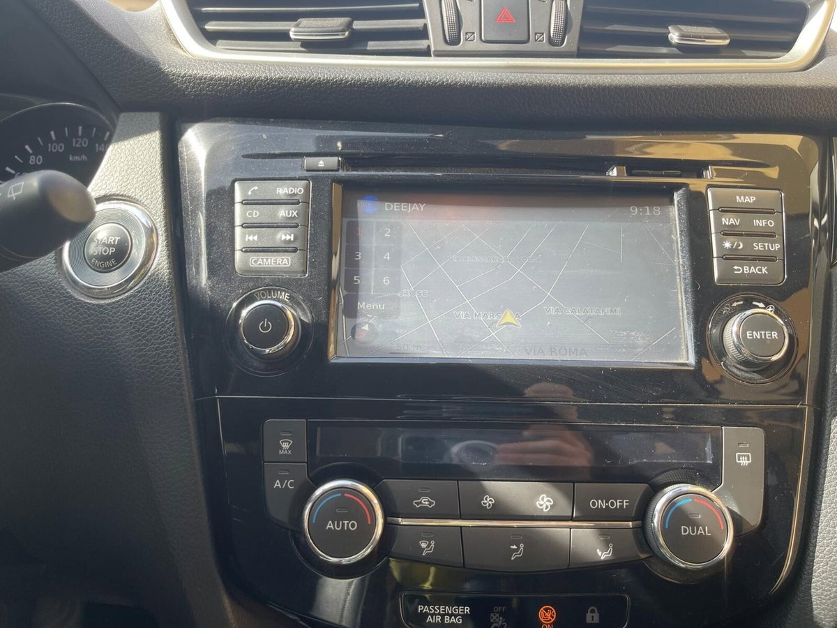 Nissan Qashqai 1.6 dCi 2WD Tekna (14)