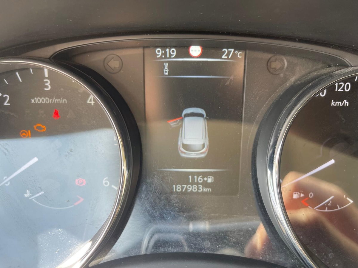 Nissan Qashqai 1.6 dCi 2WD Tekna (16)