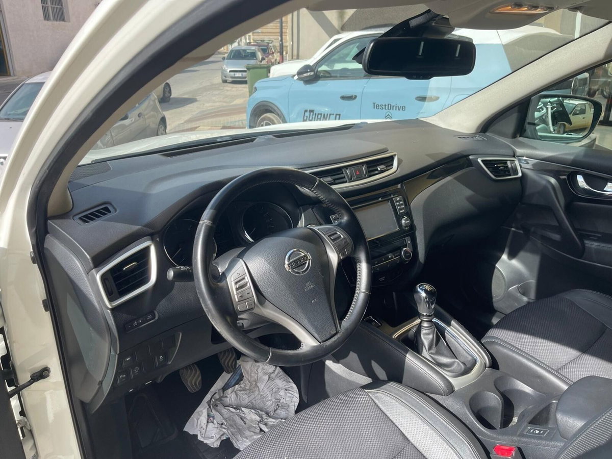 Nissan Qashqai 1.6 dCi 2WD Tekna (17)
