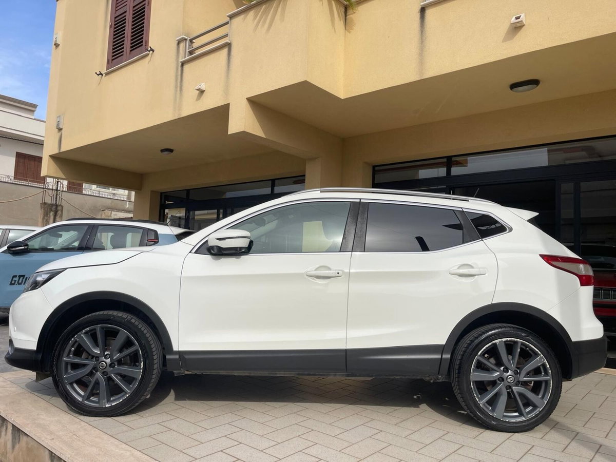 Nissan Qashqai 1.6 dCi 2WD Tekna (2)