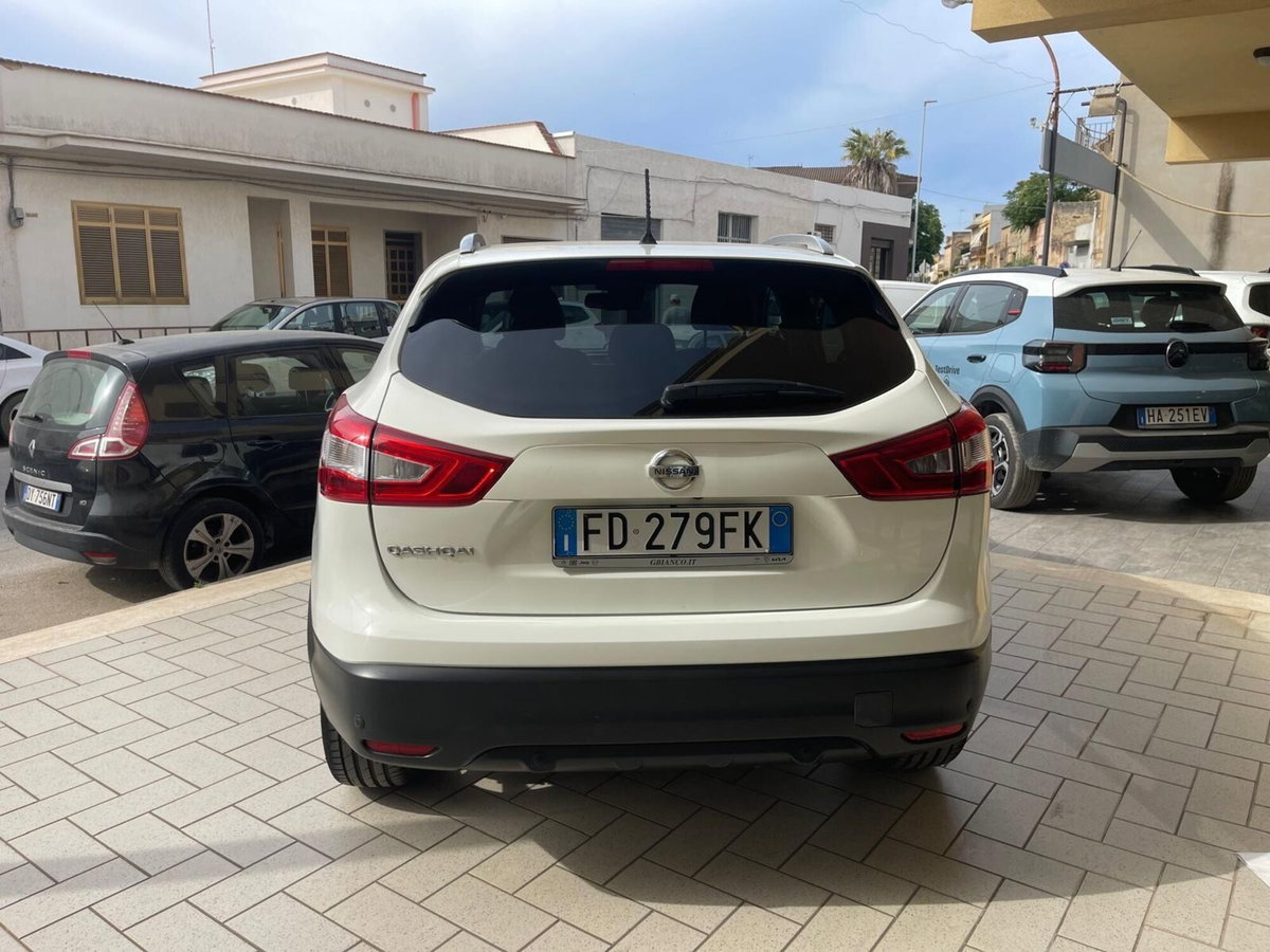 Nissan Qashqai 1.6 dCi 2WD Tekna (3)