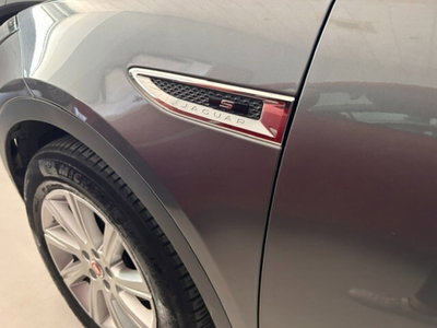 Jaguar E-Pace 2.0D 150 CV AWD (14)