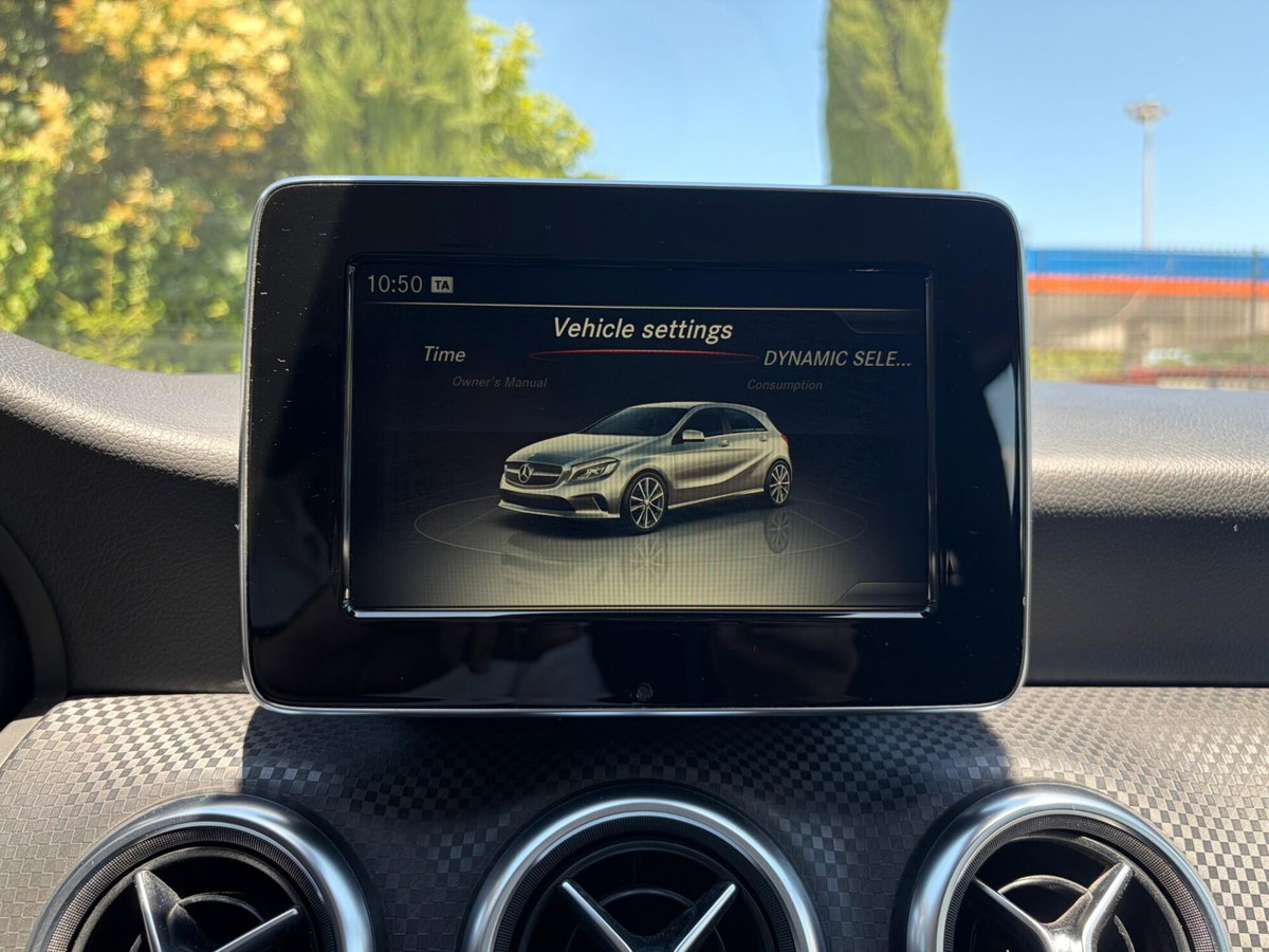 Mercedes-Benz Classe A 200 d Automatic Sport (12)
