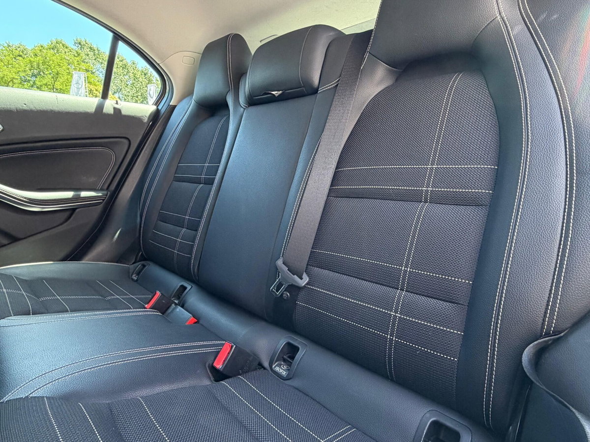 Mercedes-Benz Classe A 200 d Automatic Sport (15)