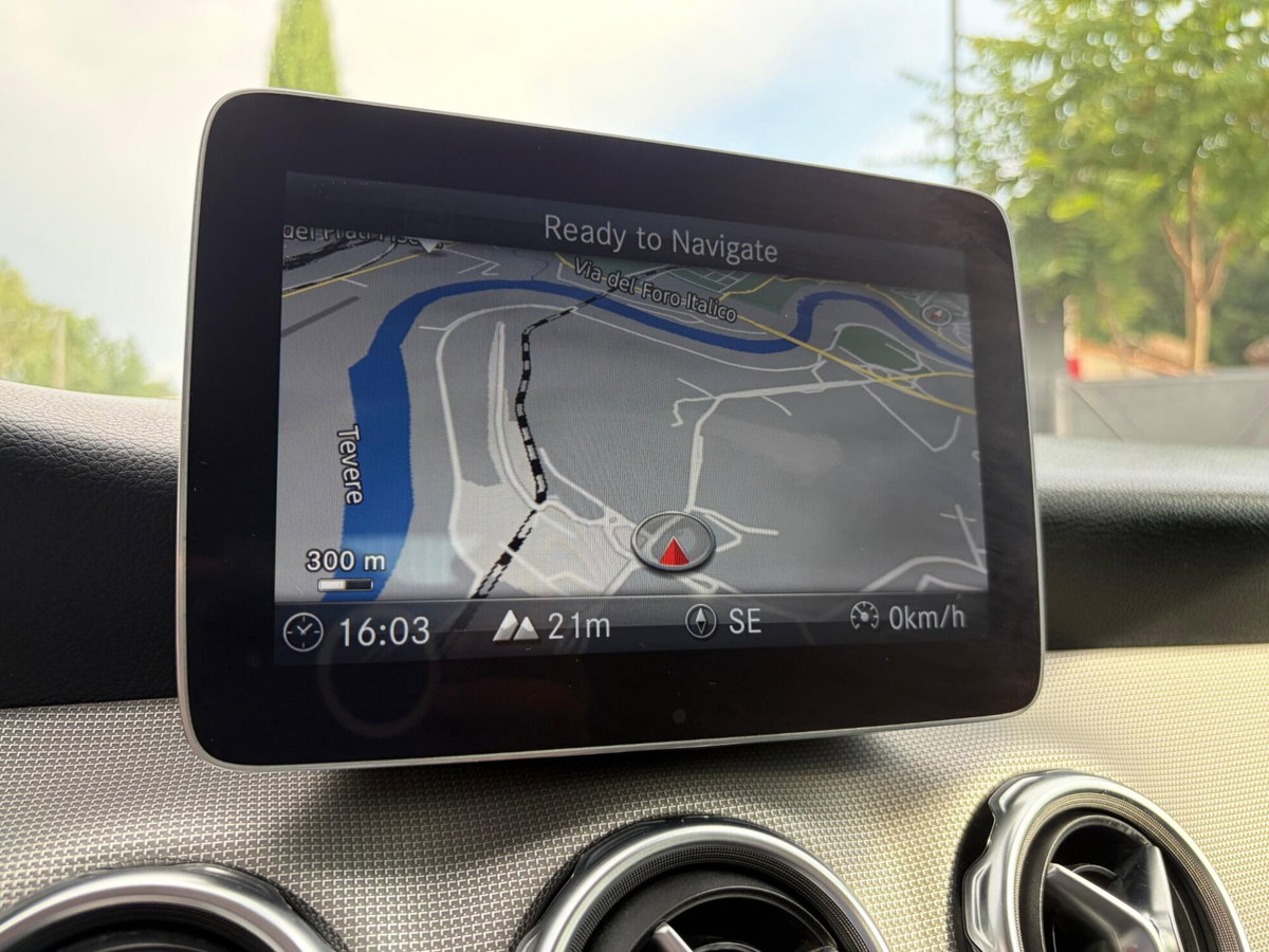 Mercedes-Benz GLA SUV 200 d Automatic Sport (12)