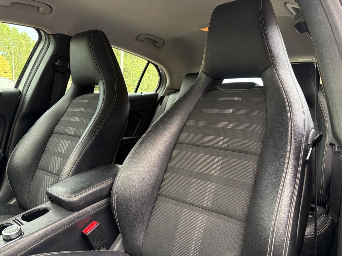 Mercedes-Benz GLA SUV 200 d Automatic Sport (13)