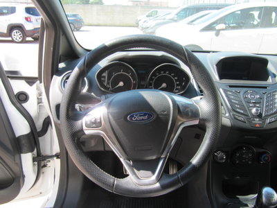 Ford Fiesta 1.5 TDCi 75CV 5 porte ST-Line (13)