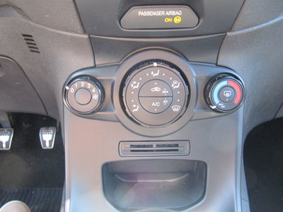 Ford Fiesta 1.5 TDCi 75CV 5 porte ST-Line (8)