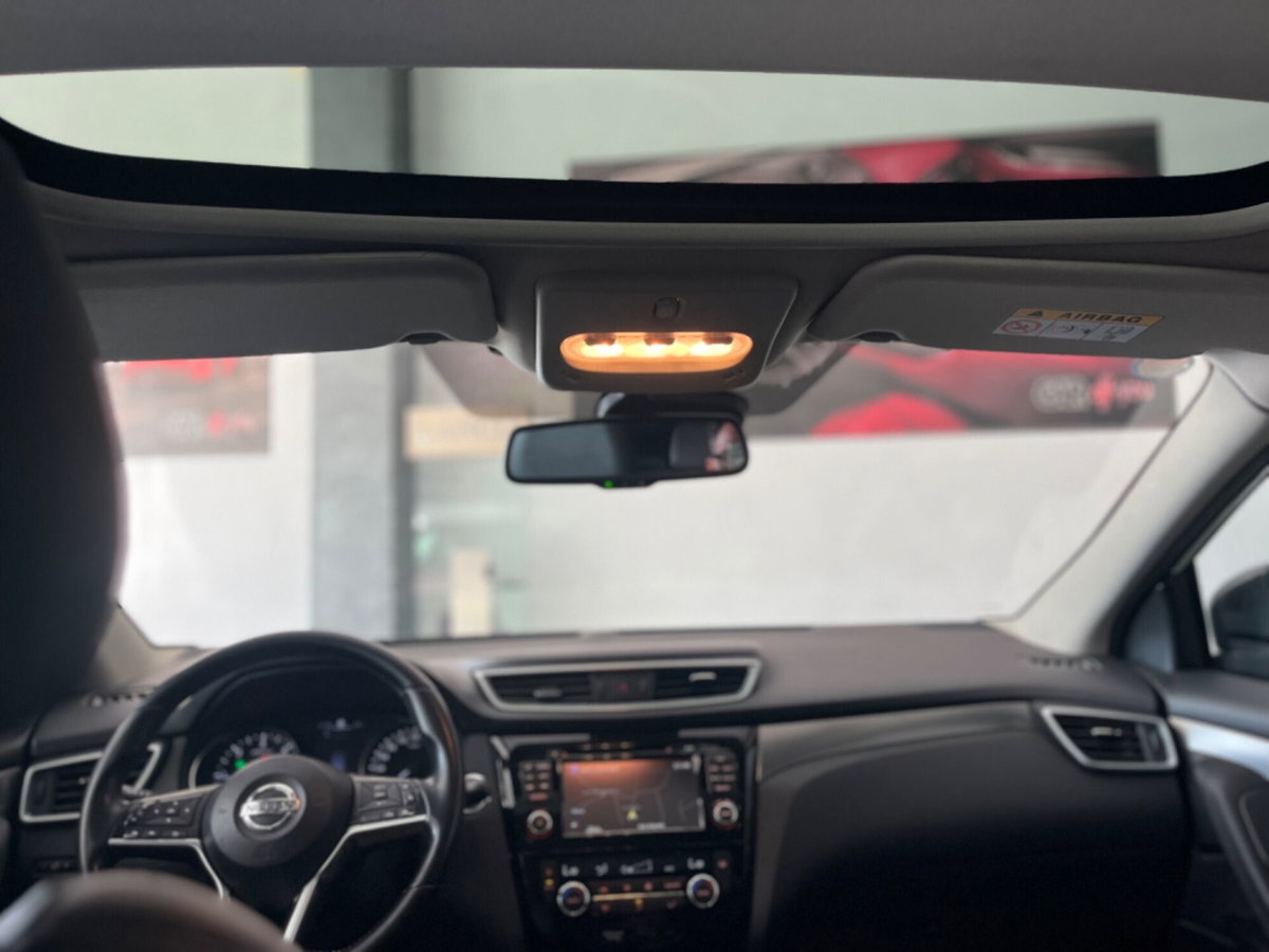 Nissan Qashqai 1.5 dCi N-Connecta (9)