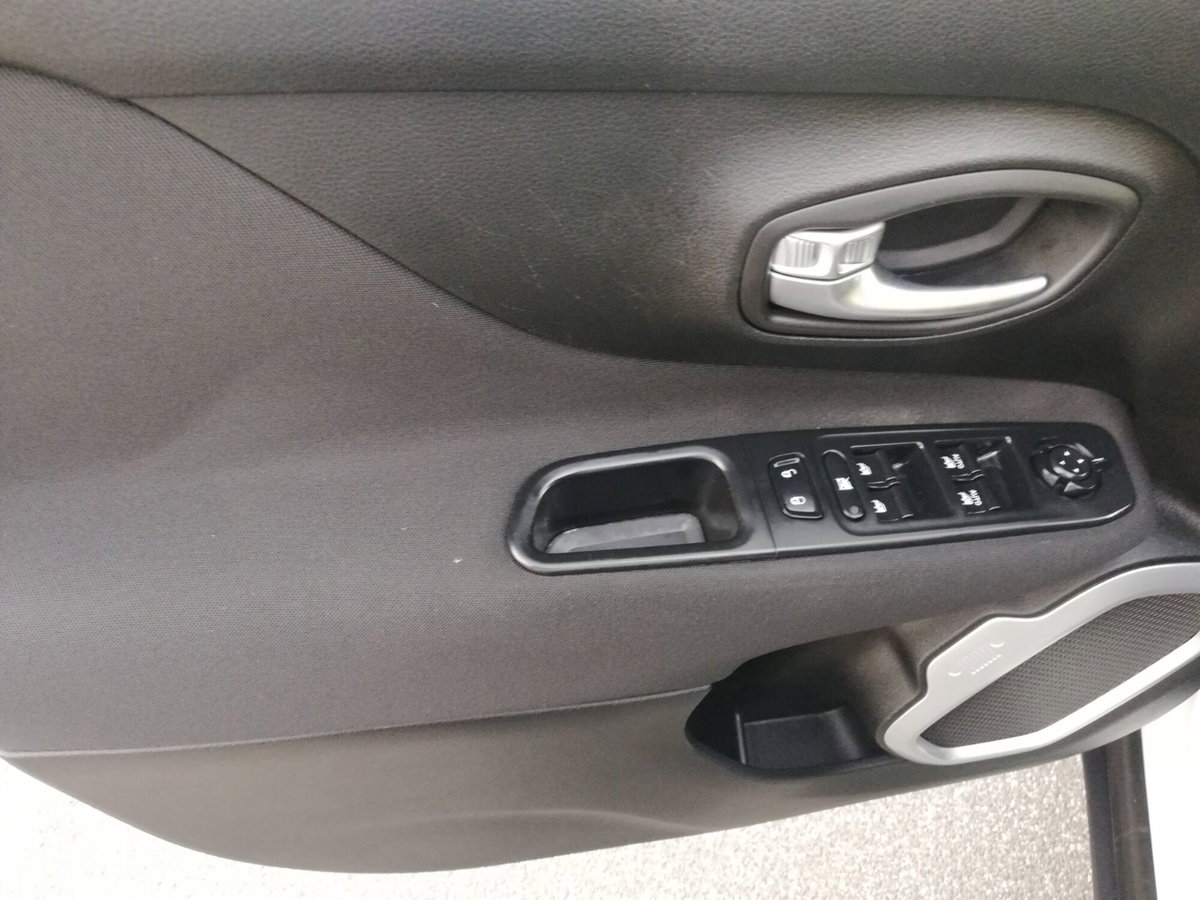 Jeep Renegade 1.6 E-TorQ EVO Sport (8)