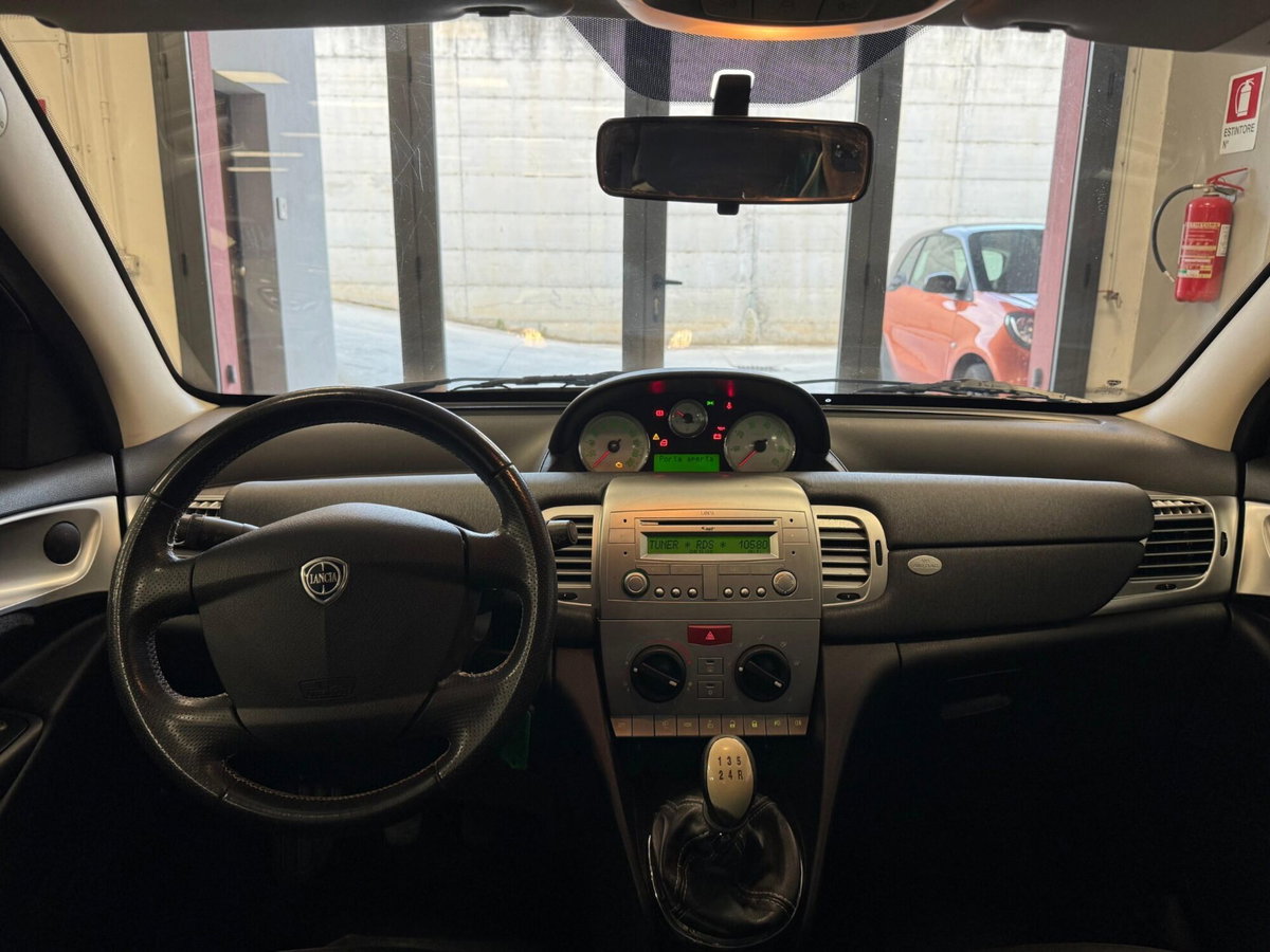 Lancia Ypsilon 1.2 69 CV Platino (10)