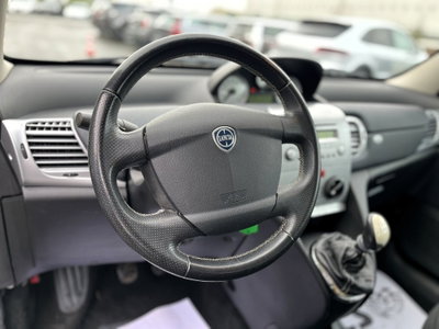 Lancia Ypsilon 1.2 69 CV Platino (12)