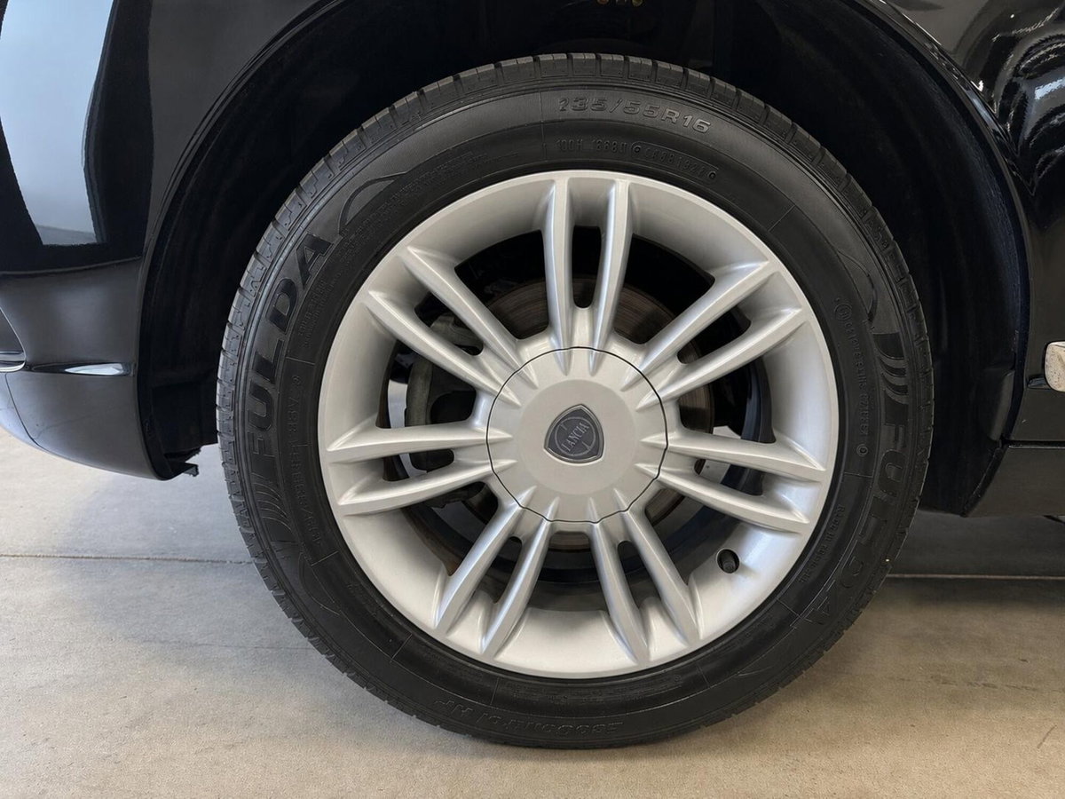 Lancia Ypsilon 1.2 69 CV Platino (13)