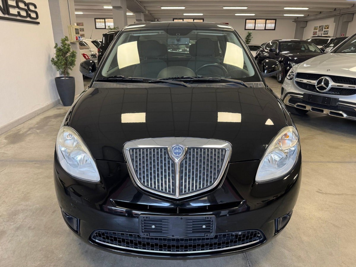 Lancia Ypsilon 1.2 69 CV Platino (2)