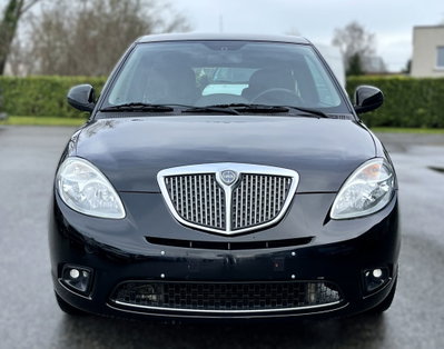 Lancia Ypsilon 1.2 69 CV Platino (2)