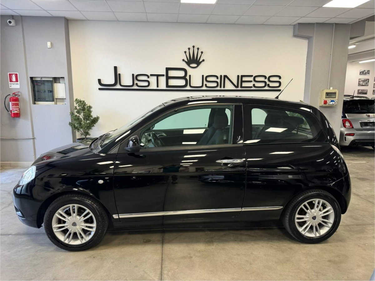 Lancia Ypsilon 1.2 69 CV Platino (4)