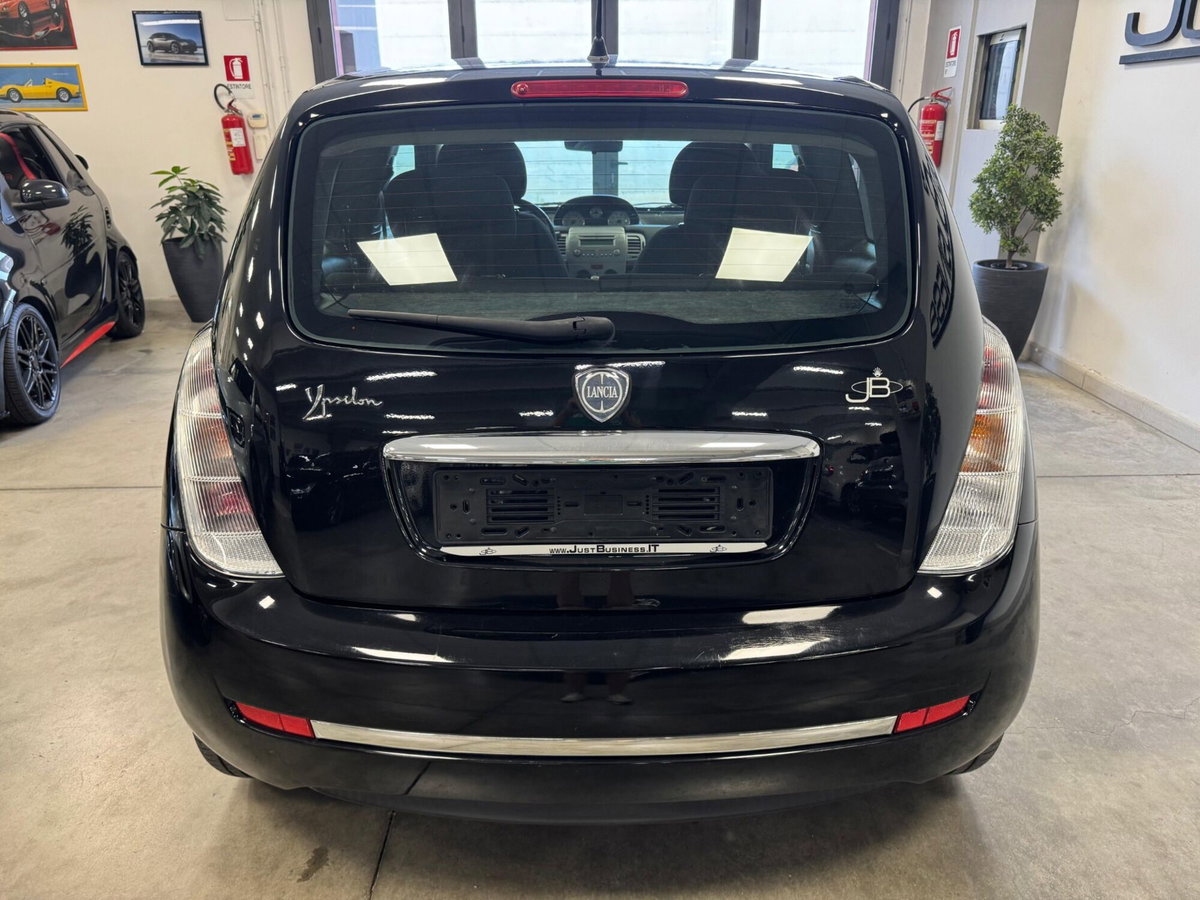 Lancia Ypsilon 1.2 69 CV Platino (6)
