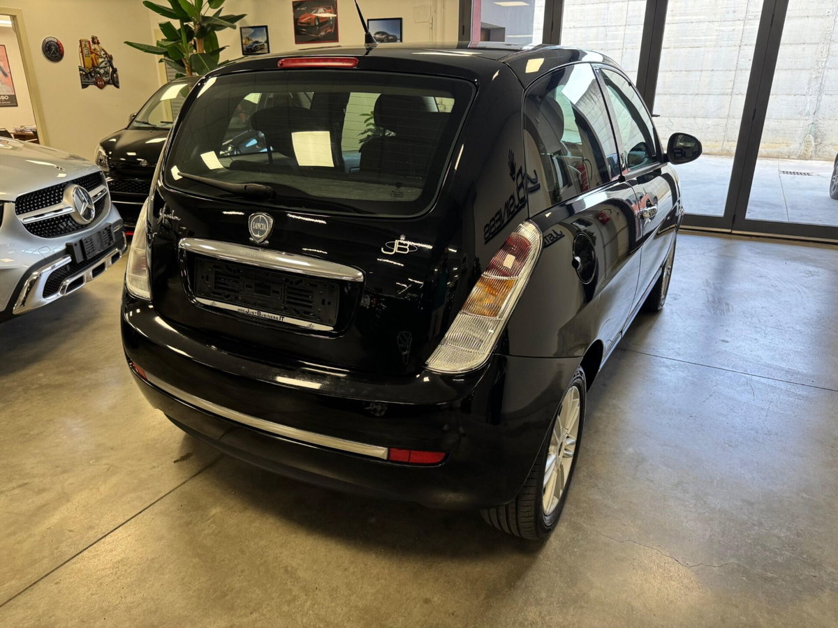 Lancia Ypsilon 1.2 69 CV Platino (7)
