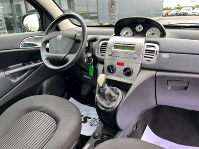 Lancia Ypsilon 1.2 69 CV Platino (9)