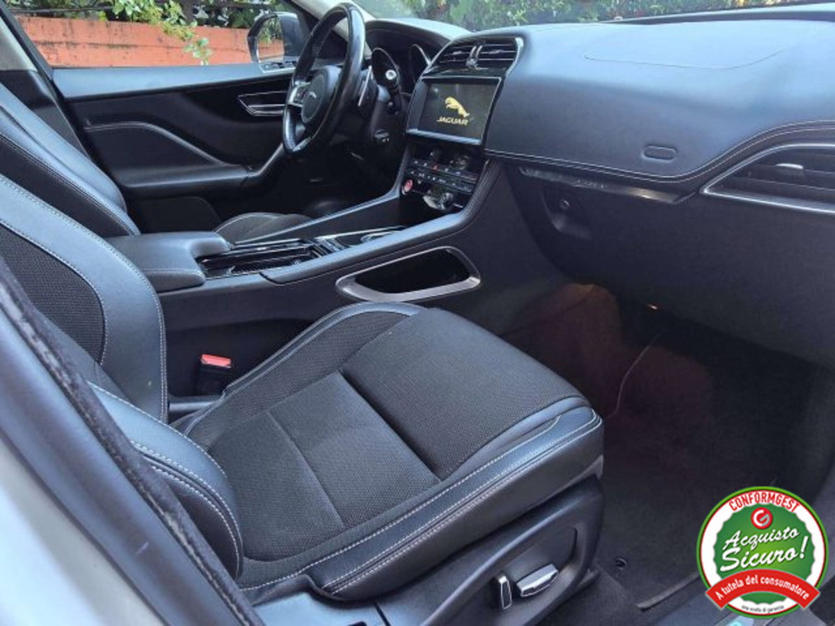 Jaguar F-Pace 3.0 D V6 300 CV AWD aut. R-Sport (10)
