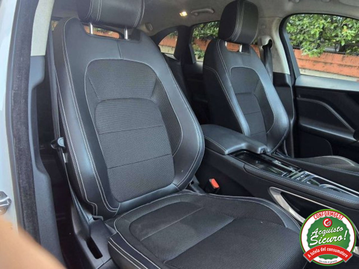 Jaguar F-Pace 3.0 D V6 300 CV AWD aut. R-Sport (12)