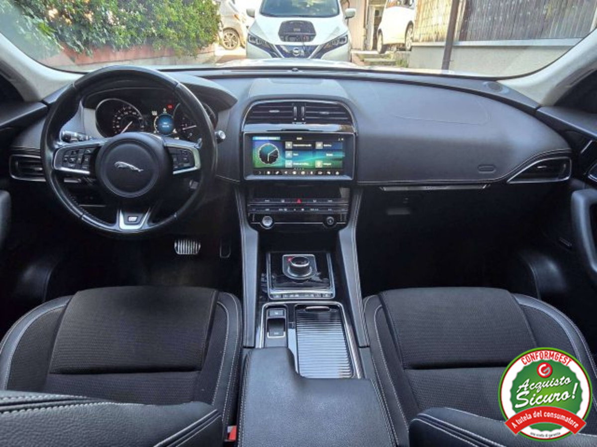 Jaguar F-Pace 3.0 D V6 300 CV AWD aut. R-Sport (15)