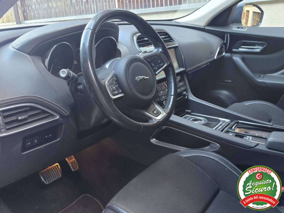 Jaguar F-Pace 3.0 D V6 300 CV AWD aut. R-Sport (8)