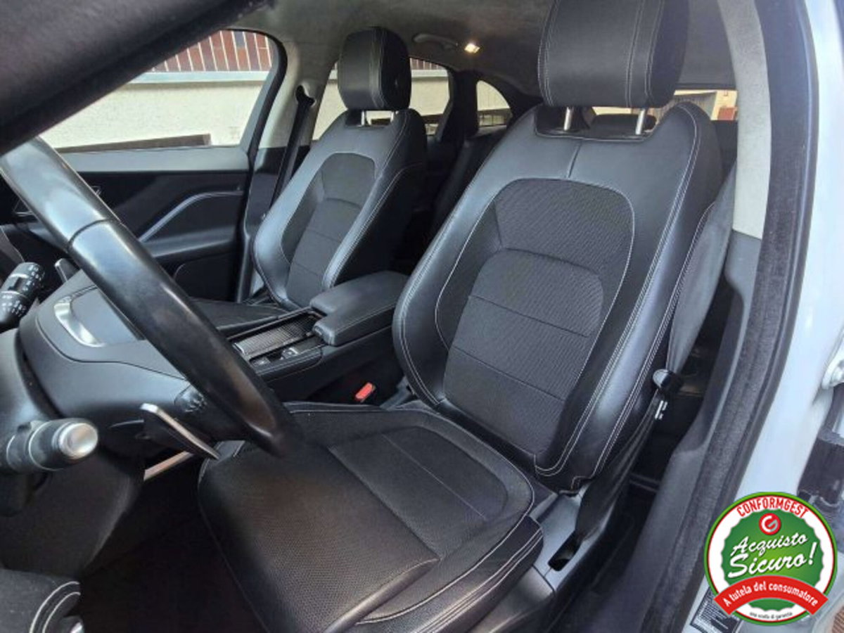 Jaguar F-Pace 3.0 D V6 300 CV AWD aut. R-Sport (9)