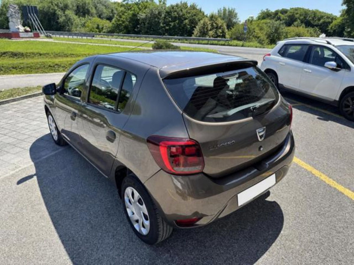 Dacia Sandero 1.0 SCe 12V 75CV Essential (4)
