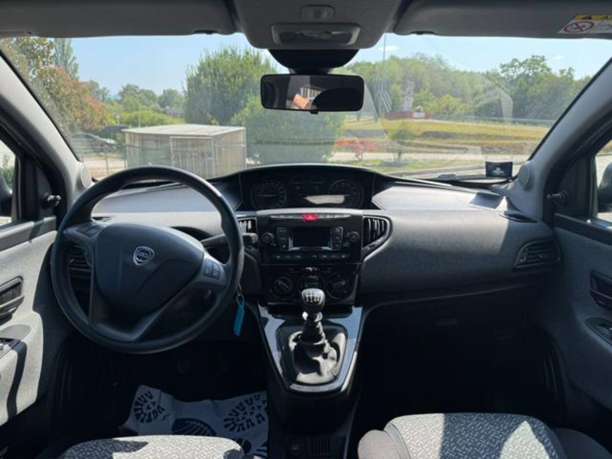 Lancia Ypsilon 1.0 FireFly 5 porte S&S Hybrid Silver Plus (12)