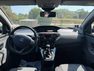 Lancia Ypsilon 1.0 FireFly 5 porte S&S Hybrid Silver Plus (12)
