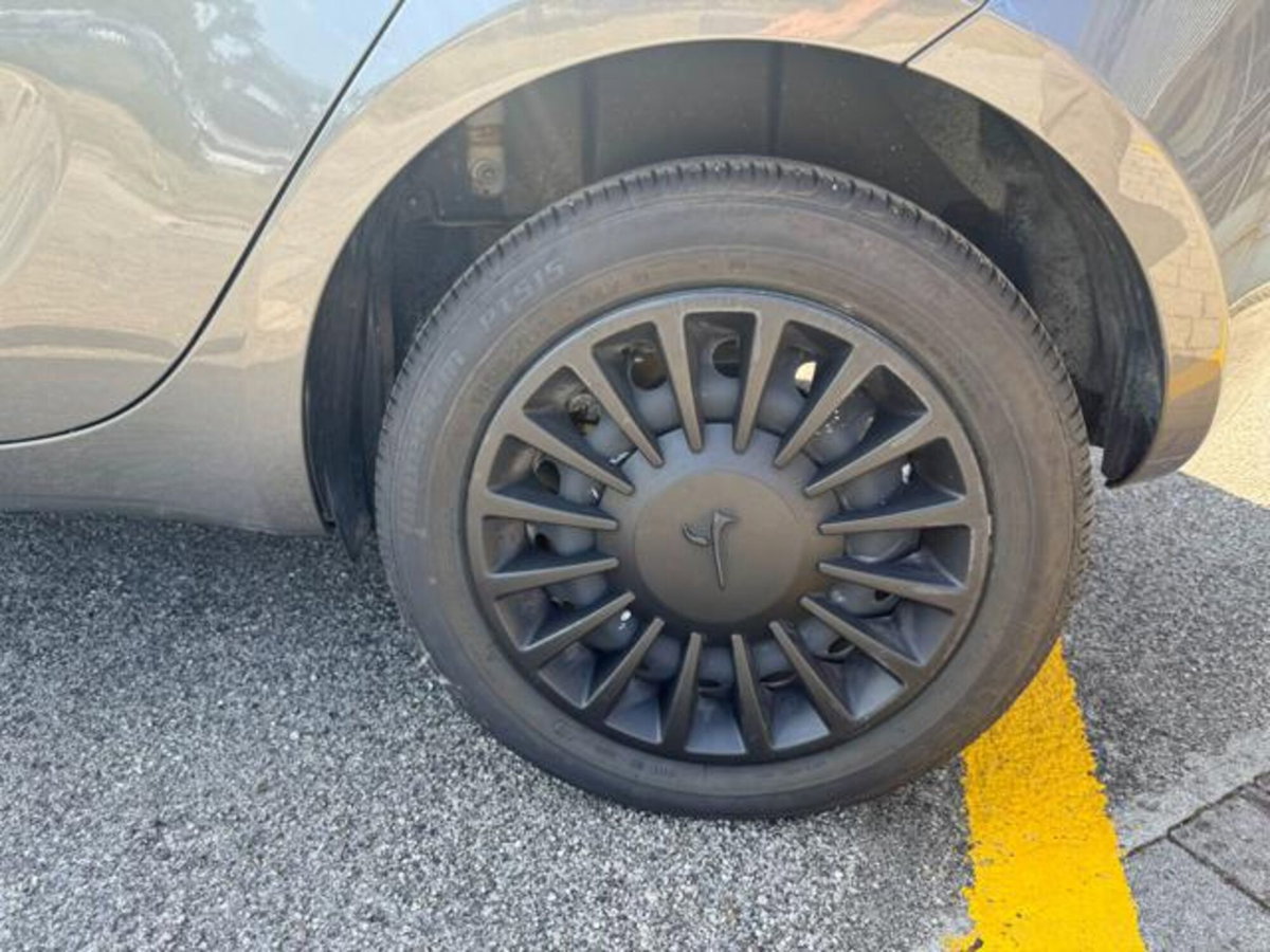 Lancia Ypsilon 1.0 FireFly 5 porte S&S Hybrid Silver Plus (17)