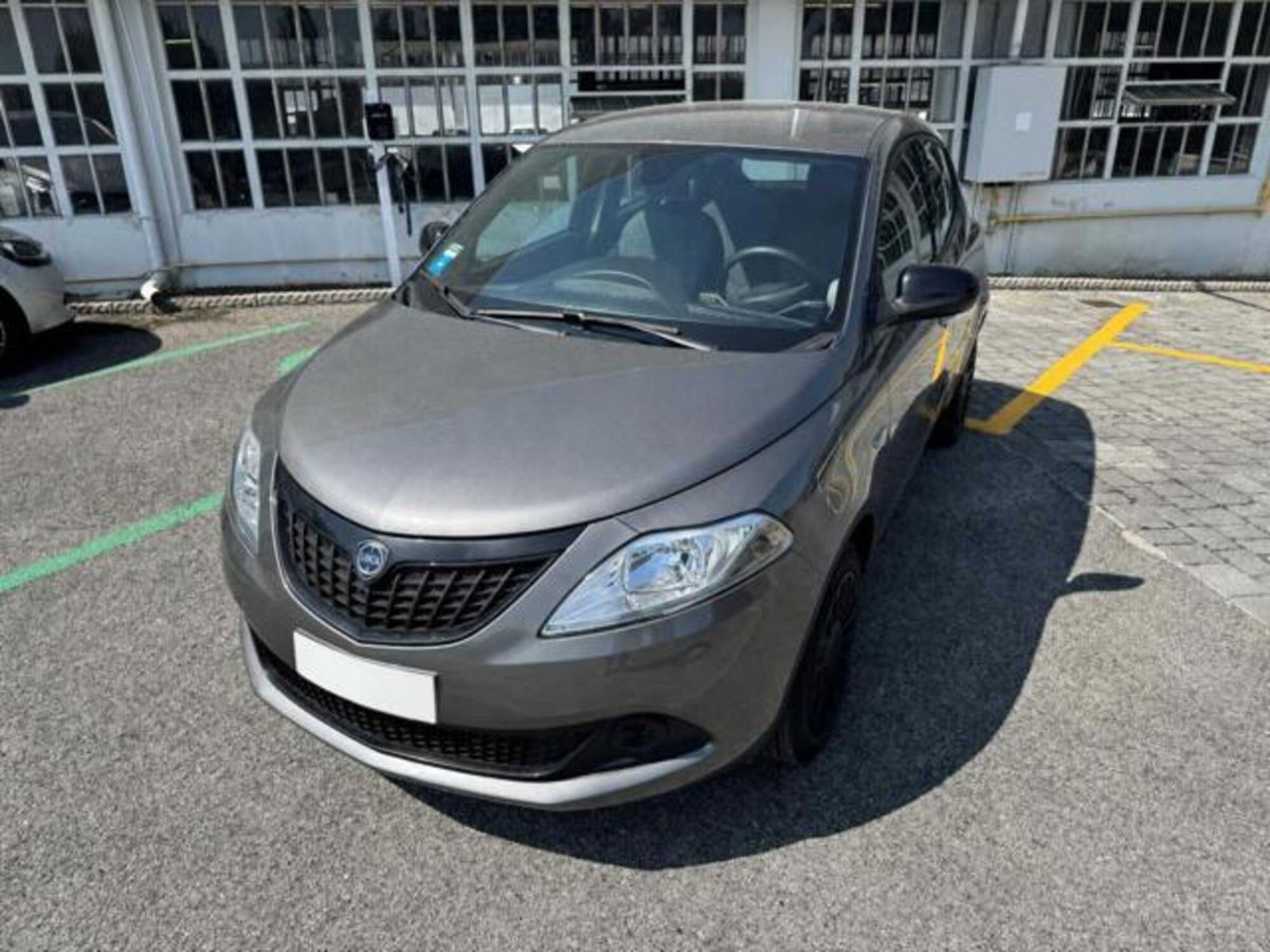 Lancia Ypsilon 1.0 FireFly 5 porte S&S Hybrid Silver Plus (2)