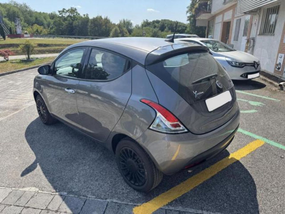 Lancia Ypsilon 1.0 FireFly 5 porte S&S Hybrid Silver Plus (4)