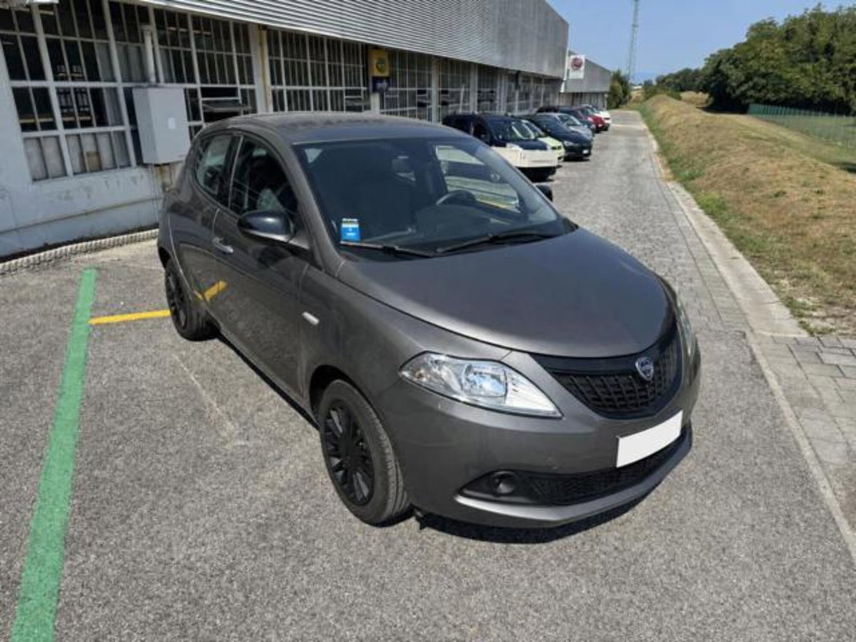 Lancia Ypsilon 1.0 FireFly 5 porte S&S Hybrid Silver Plus (7)