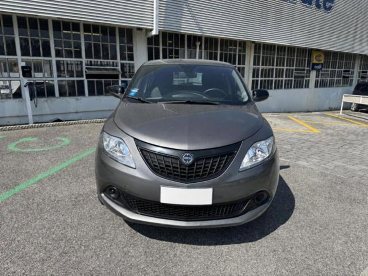Lancia Ypsilon 1.0 FireFly 5 porte S&S Hybrid Silver Plus (9)