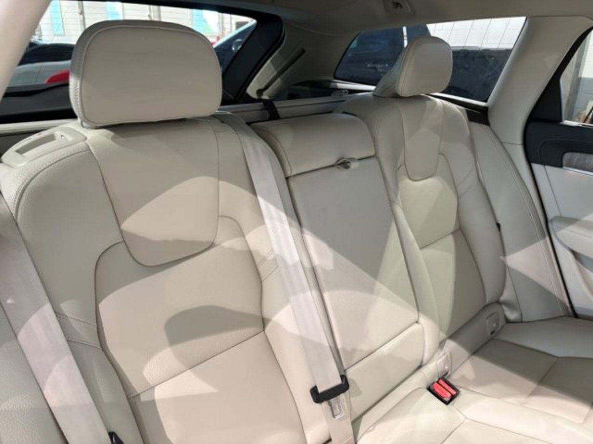 Volvo V90 Cross Country 2.0 b4 Plus awd auto (17)