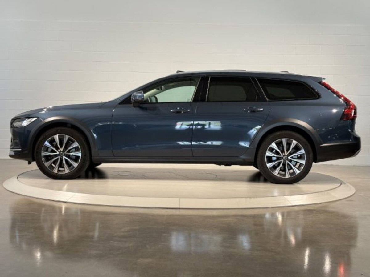 Volvo V90 Cross Country 2.0 b4 Plus awd auto (2)