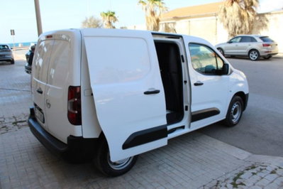 Opel Combo Furgone Cargo 1.5 Diesel 100CV S&S PL-DC 850kg Essentia (3)