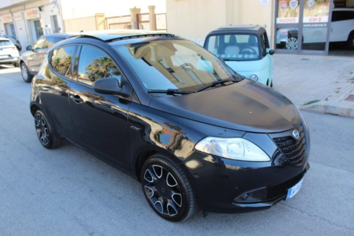 Lancia Ypsilon 1.3 MJT 16V 95 CV 5 porte S&S S Momodesign